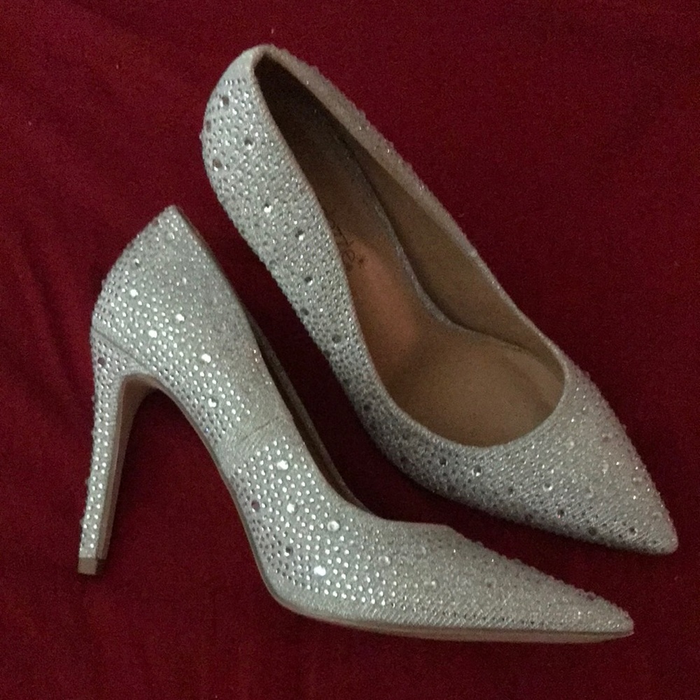 Size 8 1/2 silver rhinestone pumps